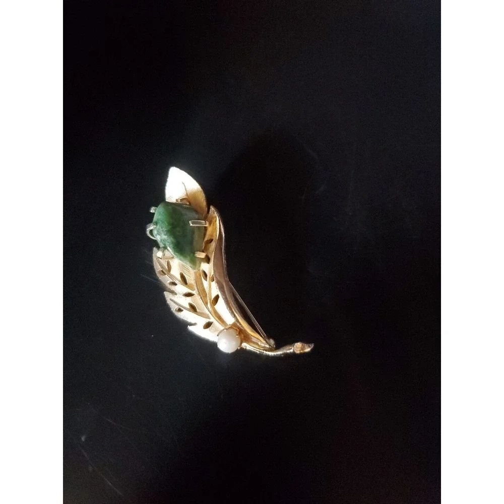 Vintage Kramer Goldtoned‎ Leaf Brooch With Green Agate And Pearl Accents 2 &1/2